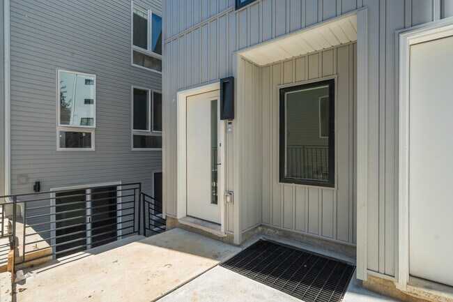 Building Photo - 1514 Master St