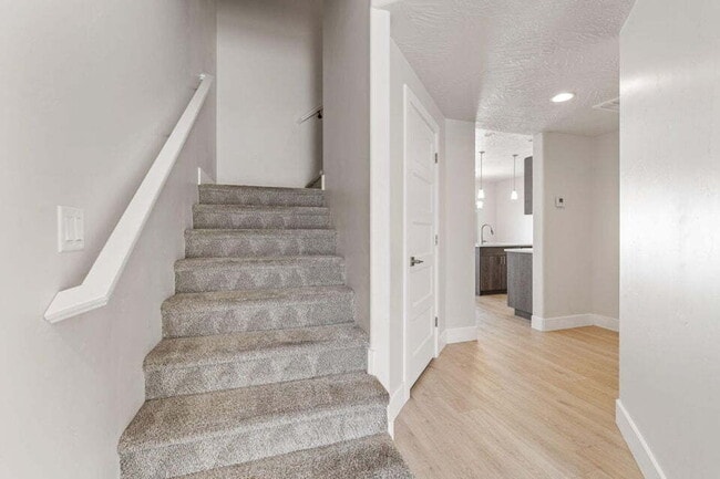 Building Photo - "Spacious 3-Bedroom Townhouse Retreat with...