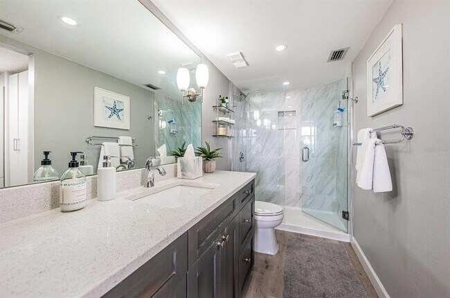 Building Photo - 6295 Bahia Del Mar Cir