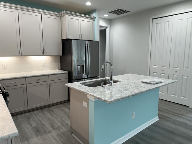 Building Photo - 319 Flip Flop Ct
