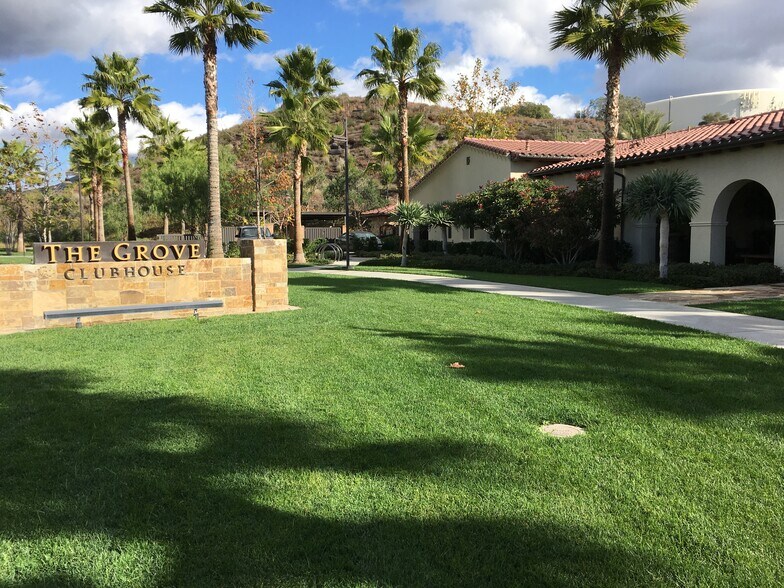 Building Photo - 32 Finch