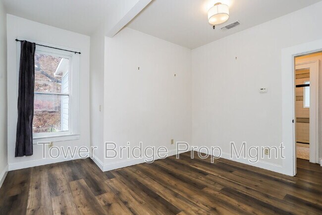 Building Photo - 1106 G St