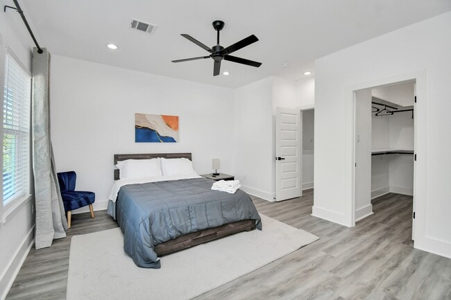 Building Photo - 6531 Rosemary Ln