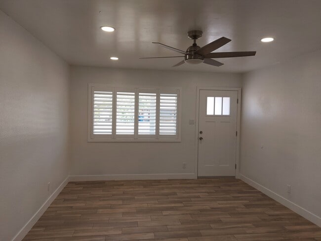 Living Room - 1233 W Manhatton Dr