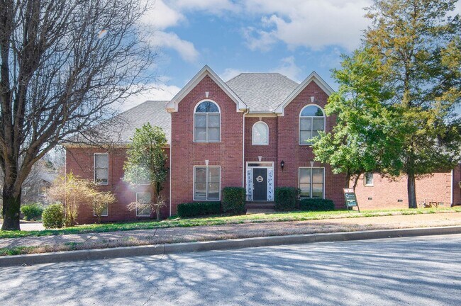 Building Photo - Spacious home situated on a fantastic cul-...