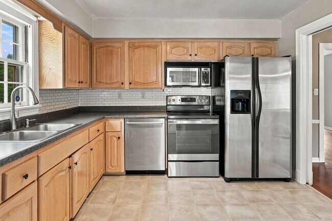 Building Photo - 912 Beechwood Rd