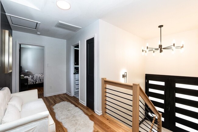 Building Photo - Ultra Modern Three Bedroom Home!