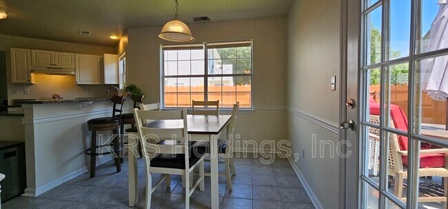 Building Photo - 3136 Sacramento Dr