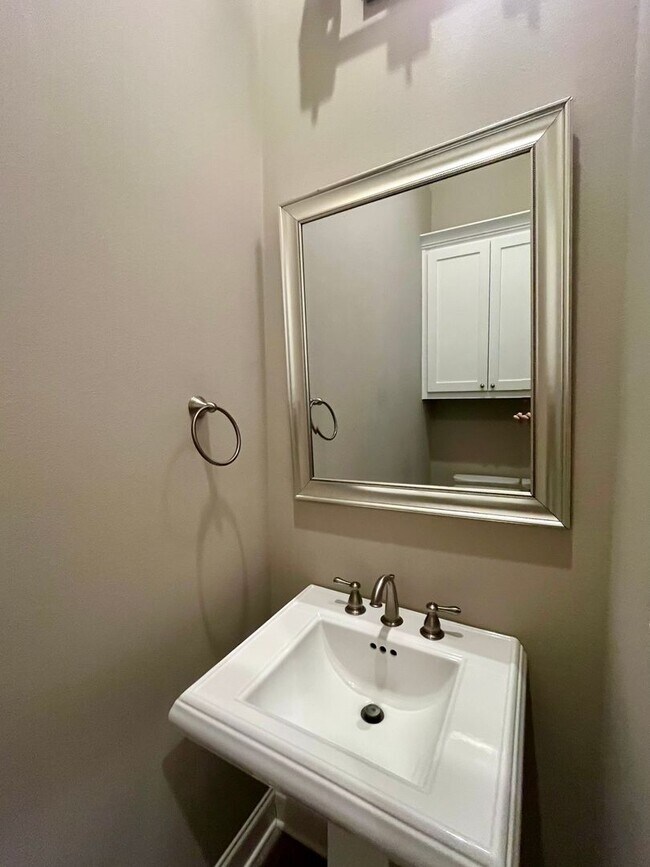 Building Photo - Beautiful Home in Rouzan of Southdowns neighborhood!