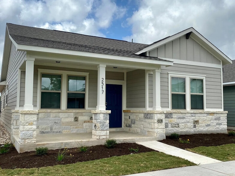 Building Photo - Room in House on Pecan Island Dr