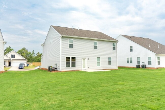 Building Photo - 421 Midland Pnes Dr