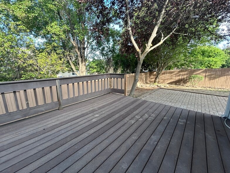 Building Photo - 10485 N Bridle Way