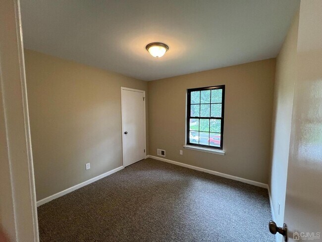 Building Photo - 18 Foxhall