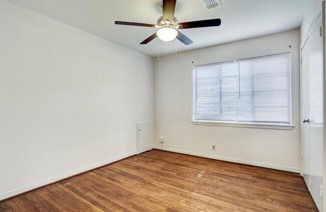 Building Photo - 5615 Arboles Dr