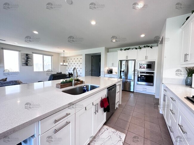 Building Photo - Luxury 5 bedroom, 3 bath home in Bonsall!