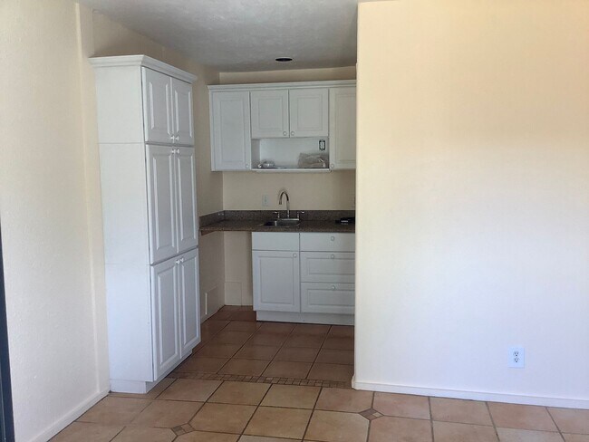 Building Photo - Boutique Studio with Beautiful Views in Bodega Bay