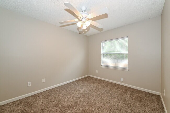 Building Photo - 11194 Mikris Dr S