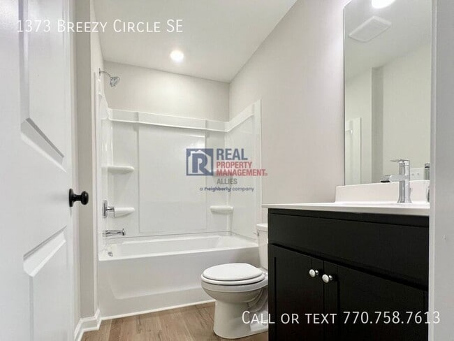 Building Photo - 1373 Breezy Cir