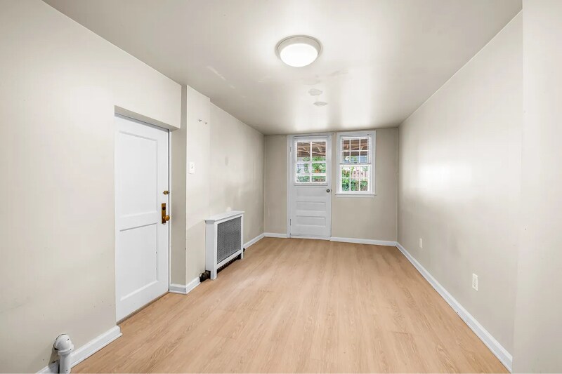 Building Photo - 205 Westowne Rd