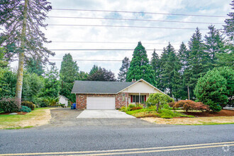 Building Photo - BEAUTIFUL LANDSCAPED THREE BEDROOM WITH BO...