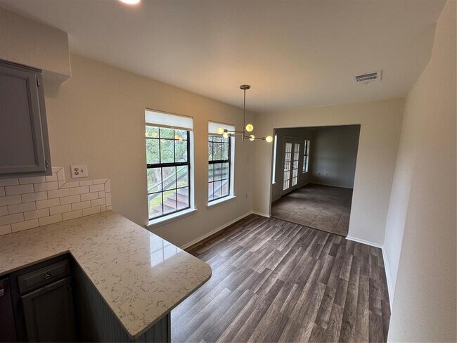 Building Photo - 301 Mesa Dr