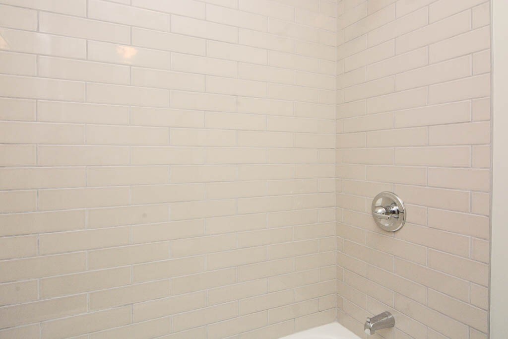 Building Photo - 735 W Brompton Ave