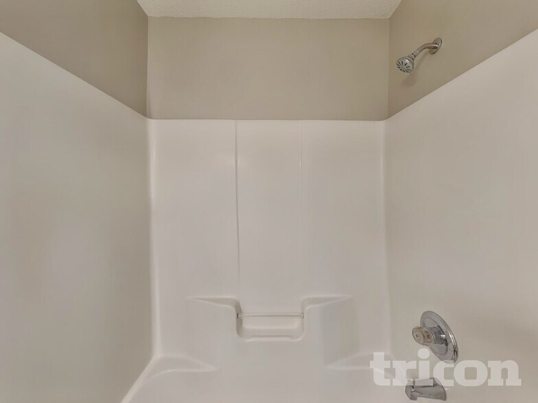 Building Photo - 2829 Rosemeade Dr