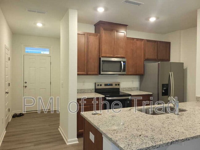 Building Photo - 182 Parker Ln