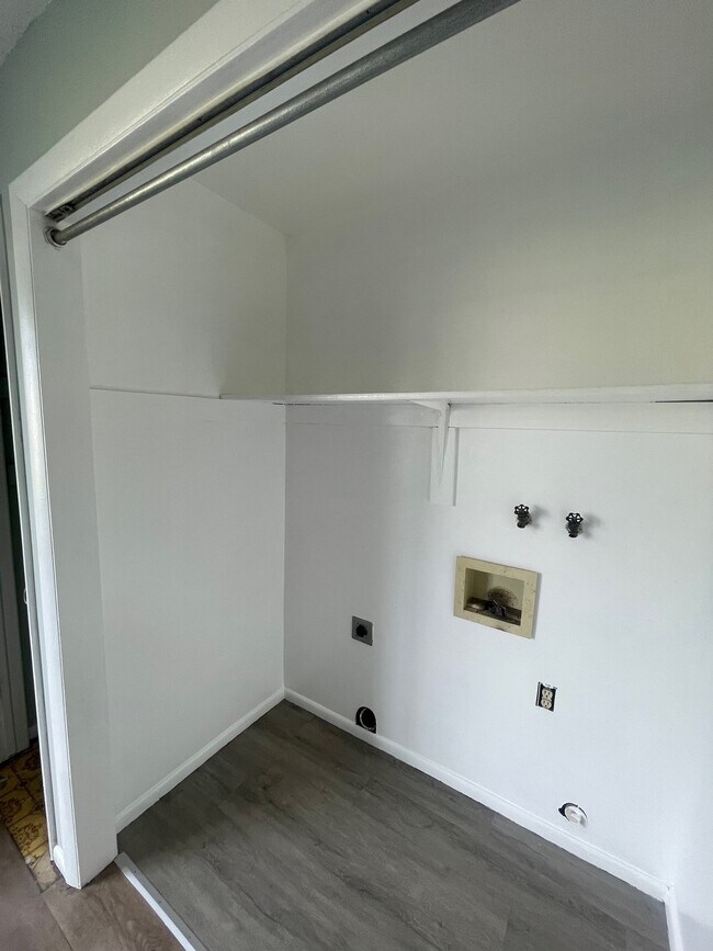 Building Photo - 660 S 200 W