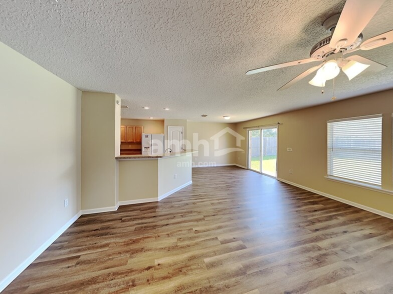 Building Photo - 11501 Brian Lakes Dr N