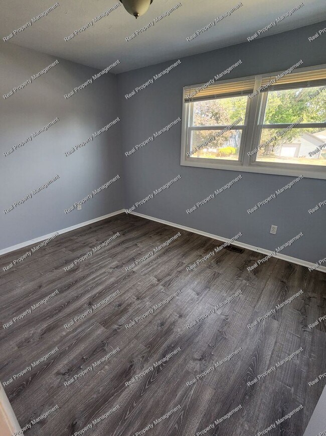 Building Photo - Two Bedroom Crown Point Apartment