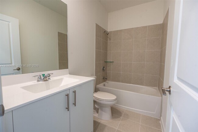 Building Photo - 2485 SE 29th Dr