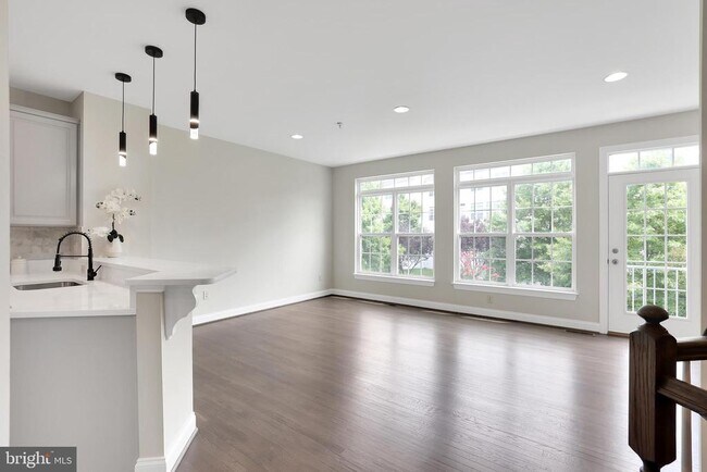 Building Photo - 9769 Northern Lakes Ln