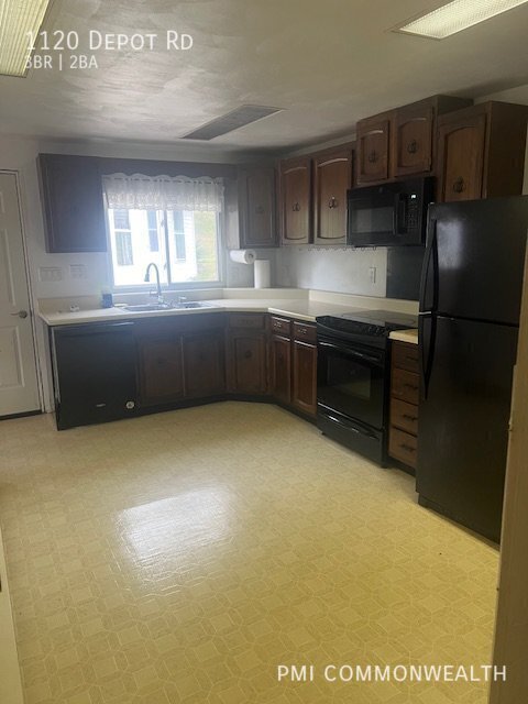 Building Photo - 1120 Depot Rd