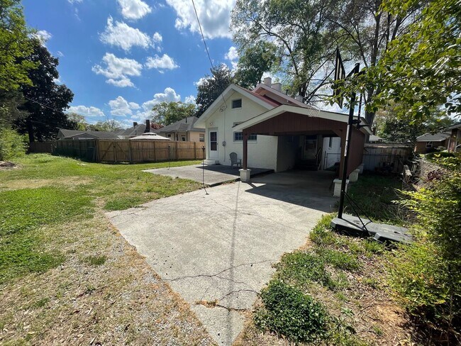 Building Photo - Large 2/1 House in Celanese- $1,495