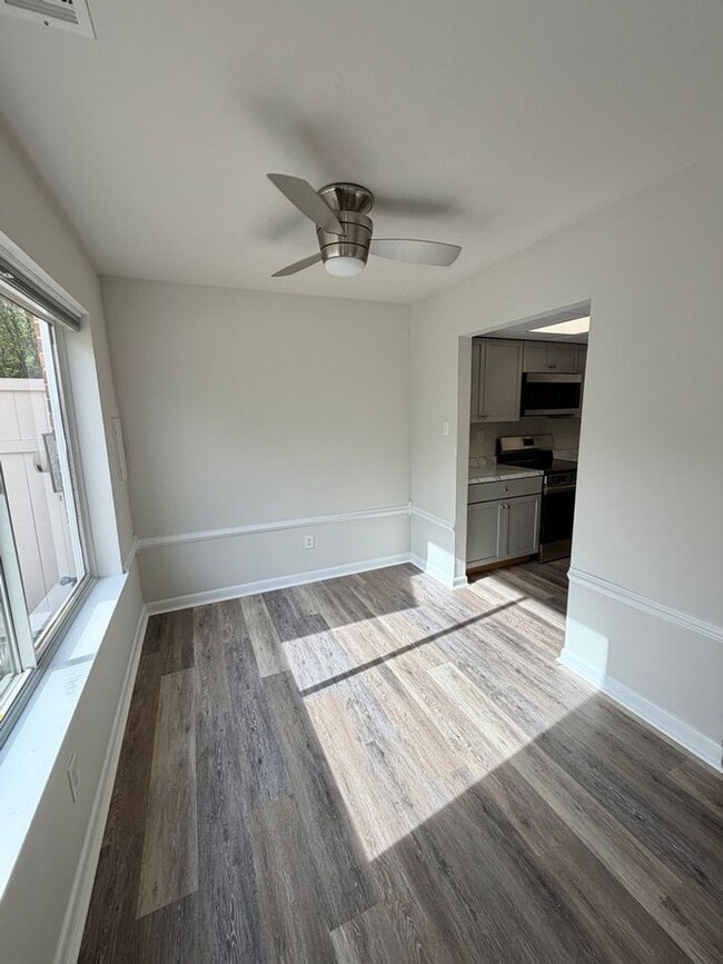 Building Photo - 916 Cobble Creek Curv