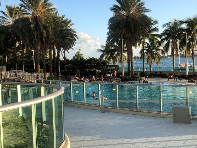 Building Photo - 1500 Bay Rd