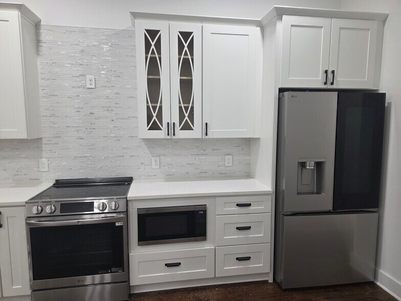 KITCHEN - 2715 Delaware Ave