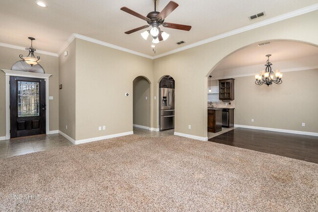 Building Photo - 350 Miss Ellie Ln