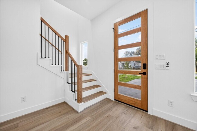 Building Photo - 4633 Mallow St
