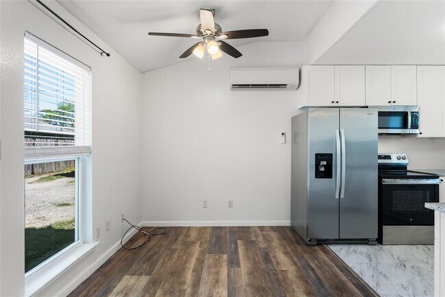 Building Photo - 1116 Ebert Ave