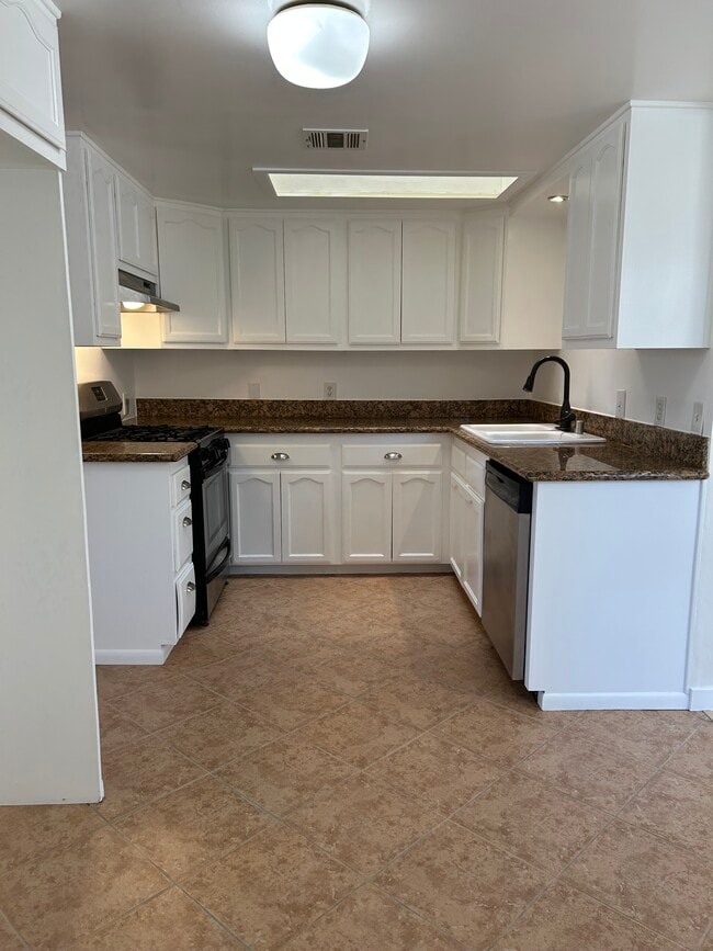 Building Photo - 10760 Russett Ave