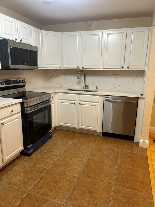 Building Photo - 4116 NW 88th Ave