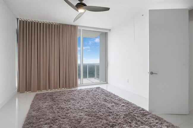 Building Photo - 150 E Robinson St