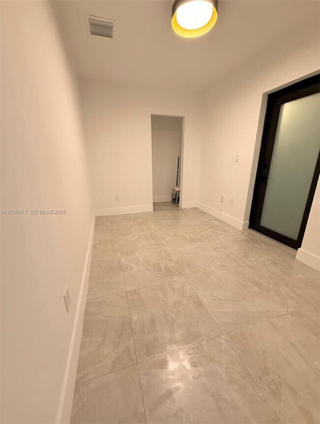 Building Photo - 911 79th Terrace