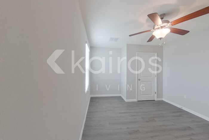 Building Photo - 8669 SW 43rd Ter