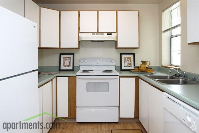 Kitchen - Chinook Park Apartment Homes