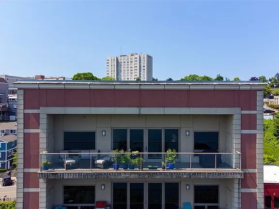Building Photo - "Spacious 2-Bed, 3-Bath Sanctuary in Tacoma's Heart – 3,243 Sq Ft of Luxury Living!"