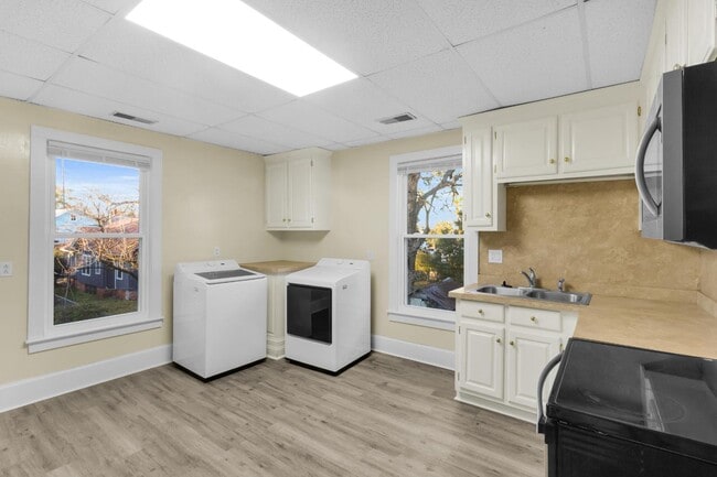 Building Photo - 1110 N Pasteur St