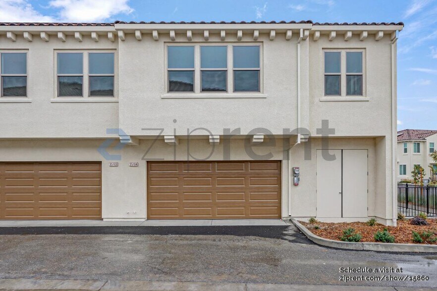 Building Photo - 5301 E Commerce Way